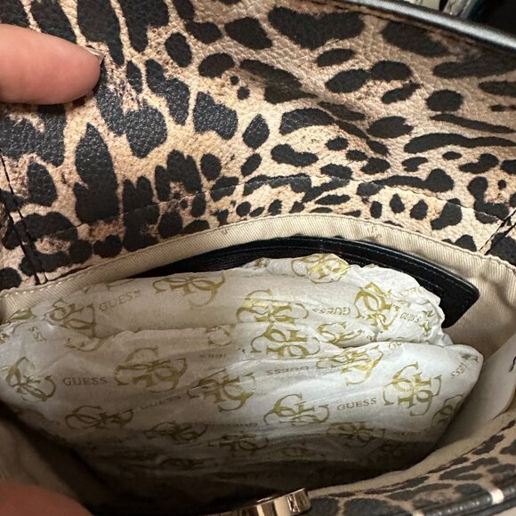 NWT Leopard Guess Purse - Picture 3 of 4